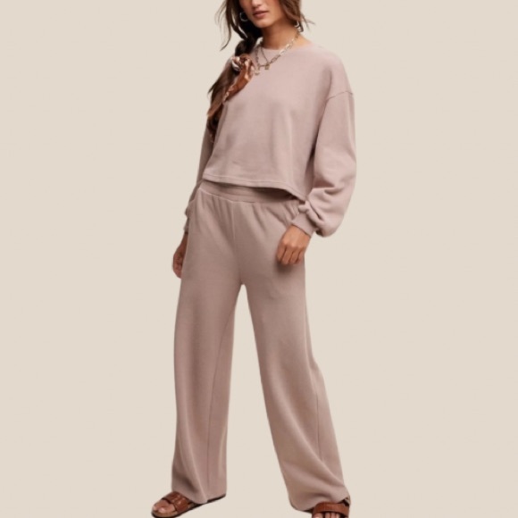 New in Knit Cropped Sweatshirt Top and Wide Leg Pants Athleisure Lounge Set - Picture 6 of 7